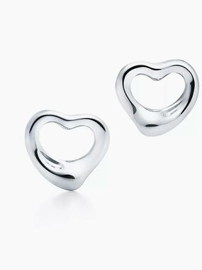 Tiffany&Co. Elsa Peretti®
Open Heart Stud Earrings in Silver